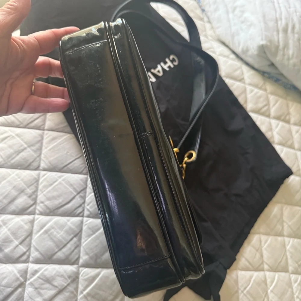 TODAY only !! $550 ON SALE!! Chanel Glossy Black Shoulder Bag . AUTHENTIC - Picture 3 of 9